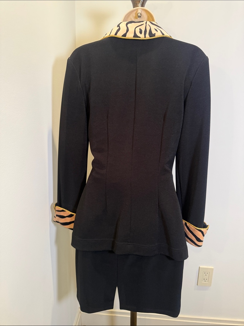 Vintage Cache Women's Black Blazer with Zebra & Rhinestone Trim Skirt Suit Set - Picture 4 of 6